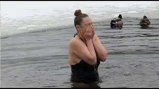BATHING ICE WATER SWIMMING #1 Pretty Woomen