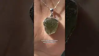 Whats your experience with moldavite? 👀 #crystals #moldavite #crystaltok #crystalsoftiktok #crystalh