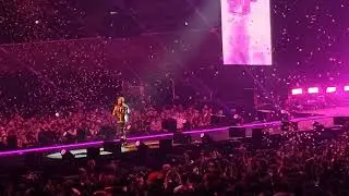 Luciano Seductive Tour 2024 in Vienna: Luciano performing SCHMETTERLING | Olga Todorovic
