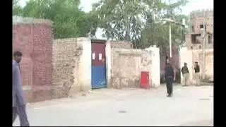 Taliban frees 250 prisoners in bomb attack on Pakistan jail