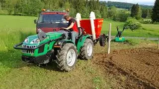 Ferrari Schmalspur-Allradtraktor CROMO K30 AR Knicklenkung mit Kartoffel-Legemaschine
