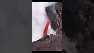 Semeru Muntah Lahar Panas