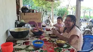 Mi Tia Comparte Un Delicioso Almuerzo de Patas y Cabeza 