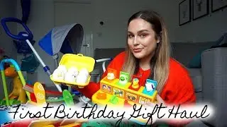 ONE YEAR OLD BIRTHDAY PRESENT HAUL | WHAT TO BUY A ONE YEAR OLD | JADE TOMLINSON