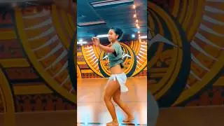 how to tahitian dance hips 😯😯 #tahiti #hips #dancepractice #dancesteps #dance #shorts