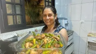 UM DELICIOSO FRANGO FRITO COM QUIABO 