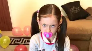 Spiders Attack Balloons Play  CryBaby Daddy Giant .....