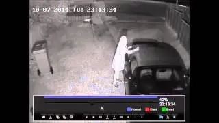 Psychopath woman attacks car