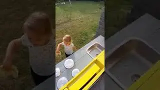 Kind singt Alkohol