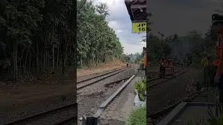 Sepeda Motor jalan di rell Kereta Api #keretaapi #KAI Sepedakeretaapi