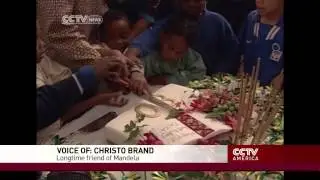 Prison guard for Mandela recounts their friendship