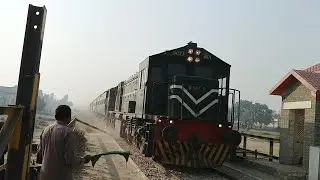 Very Special Stylish Whistling Action of Thal Express||130 Dn||By my Friend Assistant Driver 