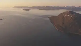 Berlev&aring;g, Kystlinje, hav, midnattsol - Flying Over Norway