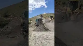 mobile stone crusher plant hammer crusher for crushing limestone #stonecrusher #mobilecrusher