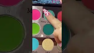 Peachy Queen Cosmetics Unboxing eyeshadow palette