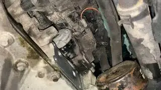 Стартер не крутит, не заводится / Mazda