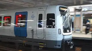 C30 Tunnelbana 2386 passerar Gamla stan p&aring; testk&ouml;rning p&aring; R&ouml;da linjen innan den s&auml;tts i trafik