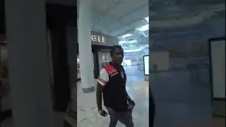 О Боже, я встретил Будущего, Проталкивающего Пи через торговый центр.
