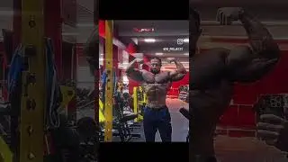 The cuts on his chest💀#bodybuilding#muscle#man#bodybuilder#bestchest#bestphysique#bestbody#viral