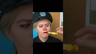 Polwan itu alergi terhadap kucing.