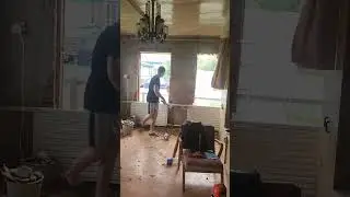 Избавляемся от старых окон. Ремонт старого дома. меняем окна. #vlog #ремонт #respect