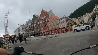 Bergen p&aring; sykkel. Берген на велосипеде. Bergen by bike. Fisketorget. Рыбный рынок. Fish market.