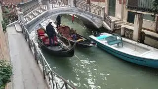 venezia : do ciacoe tra gondolieri / gondoliers conversation