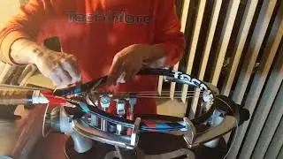 Starting mains on a tennis racket with starting clamp