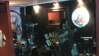 zad (bass) Yaz(oud) alessio (drums) live performance drum bass impro