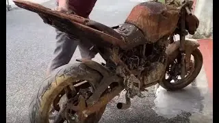 Pushed back a scrapped Kawasaki motorcycle and started taking it apart for repairs