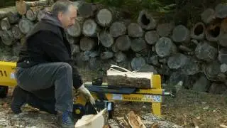 WoodEze Electric Log Splitter Demo - Impressive Power!