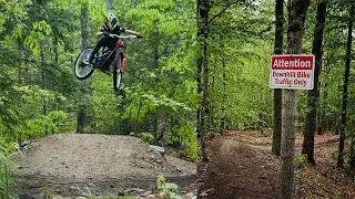Shredding in the rain on my new YT Jeffsy Uncaged 13!