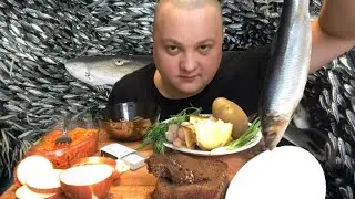 СЕЛЬДЬ СКУМБРИЯ МОРКОВЧА КАРТОШКА У МУНДИРАХ MUKBANG мукбанг