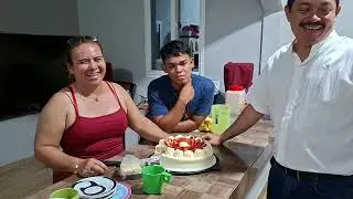 Comemos pastel y planeamos un intercambio de regalo para esta navidad 🤭🙏🎄
