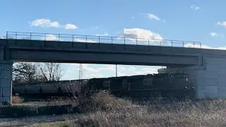 CSX 883 lead CSX 833 