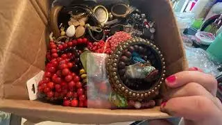 Part 1 Unboxing 10 pound mystery box from Goodwill! Thanks for watching &hearts;️