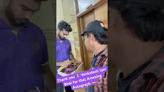 Finally Vice-Captain Venkatesh Iyer from @kolkataknightriders signs autograph ✍️ on his Photo fan!
