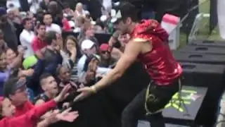 Sir Ari Gold Performs 