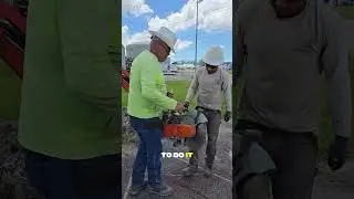 Picking on the rookies' first day on the job 🎥: @carlosjrgonzalez0  #asphaltpavement #asphaltpaving