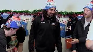 Gulls Holiday Gift Wrapping Challenge - Hockey Sticks