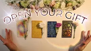 What Gift is SANTA Leaving Under Your Christmas Tree? ❄️🌷 Pick a Flower Tarot