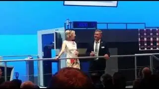Maxi Sarwas Demo Moderation Messe Englisch