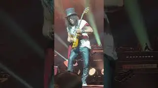 Slash Solo🎸🔥 #slash #solo #guitar #hardrock #zenithdeparis #smkc #myleskennedy