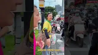 🚶&zwj;♂️ How to Cross the Street in Ho Chi Minh city, Vietnam 🇻🇳 with Saigon Taste Tours