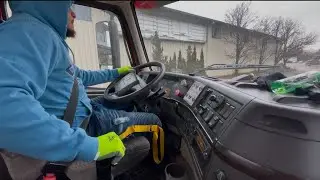 Learning How To Shift A Manual Transmission In A Truck!🚛 |VLOG| #trucking #cdlschool #tae121