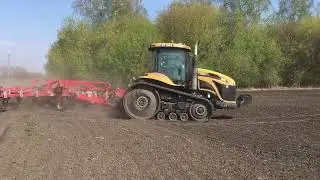 Challenger MT 765C. Подготовка почвы к посеву.