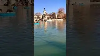 Один из самых больших парков в Мадриде - парк Retiro. Красота не передаваемая...