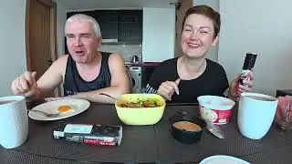 Мукбанг объедаемся ЭКСТРИМАЛЬНЫМИ тайскими вкусняшками НАПОСЛЕДОК! Семейный обед в Таиланде