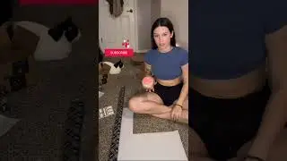 BEAUTIFUL GIRL'S COZY CHRISTMAS GIFT WRAPPING LIVE STREAM WITH HER CAT🎁🐱