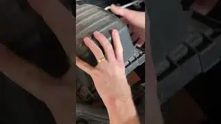 Engine Air Filter Removal #automobile #mechanic #diy #jeepgrandcherokee #jeep
